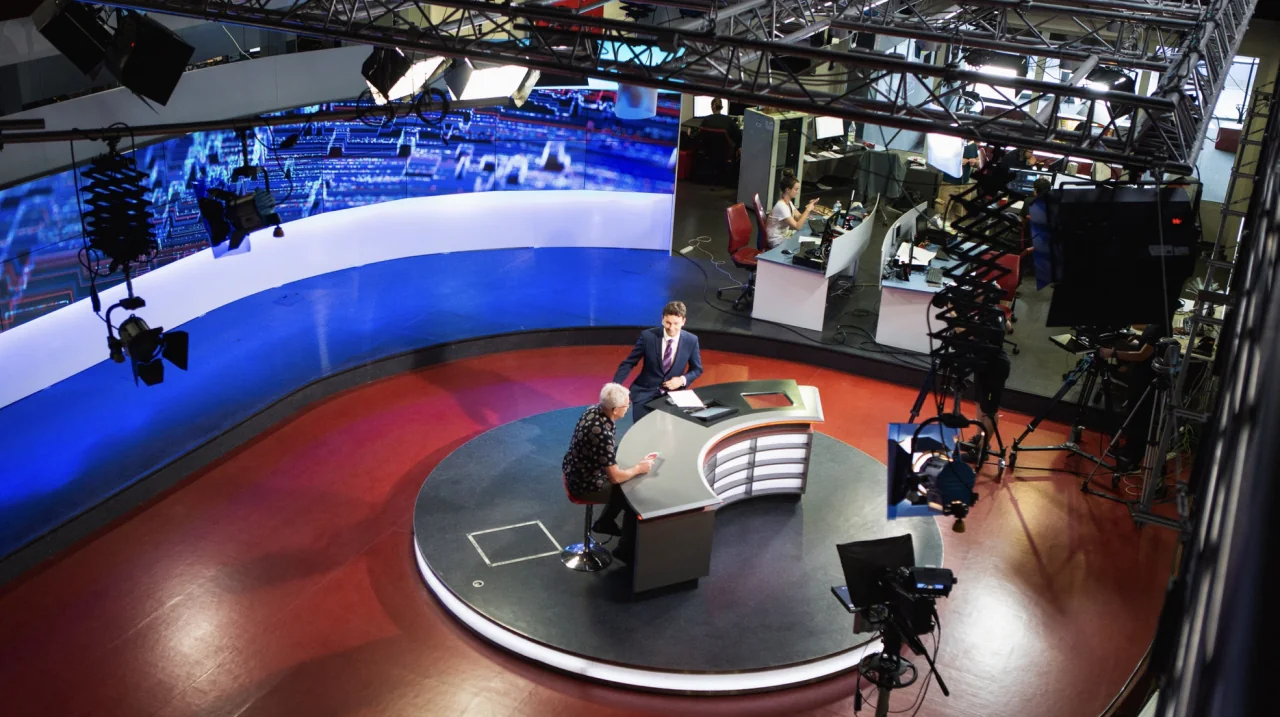 Zespół WTK pracujący w studiu telewizyjnym